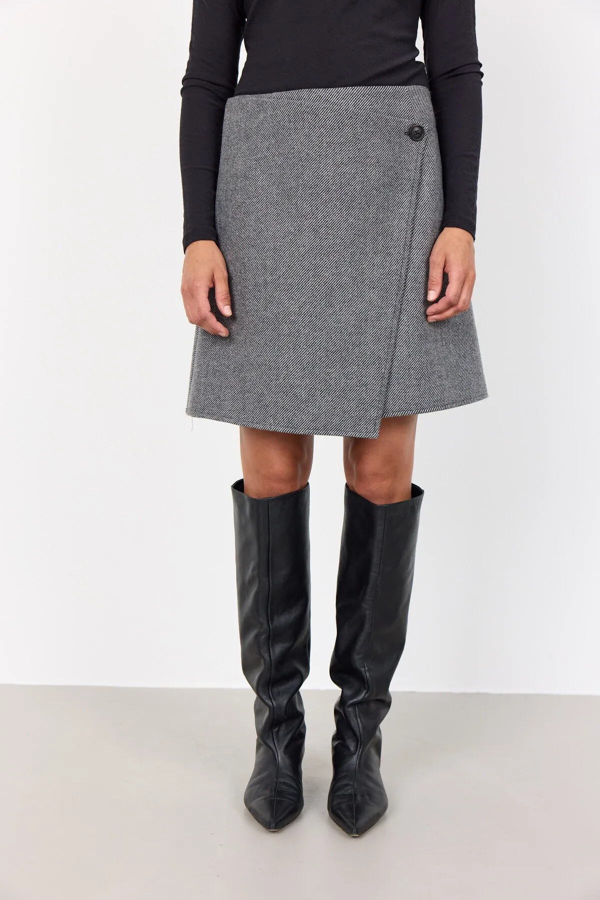 LR-IKKI 1 Skirt Black