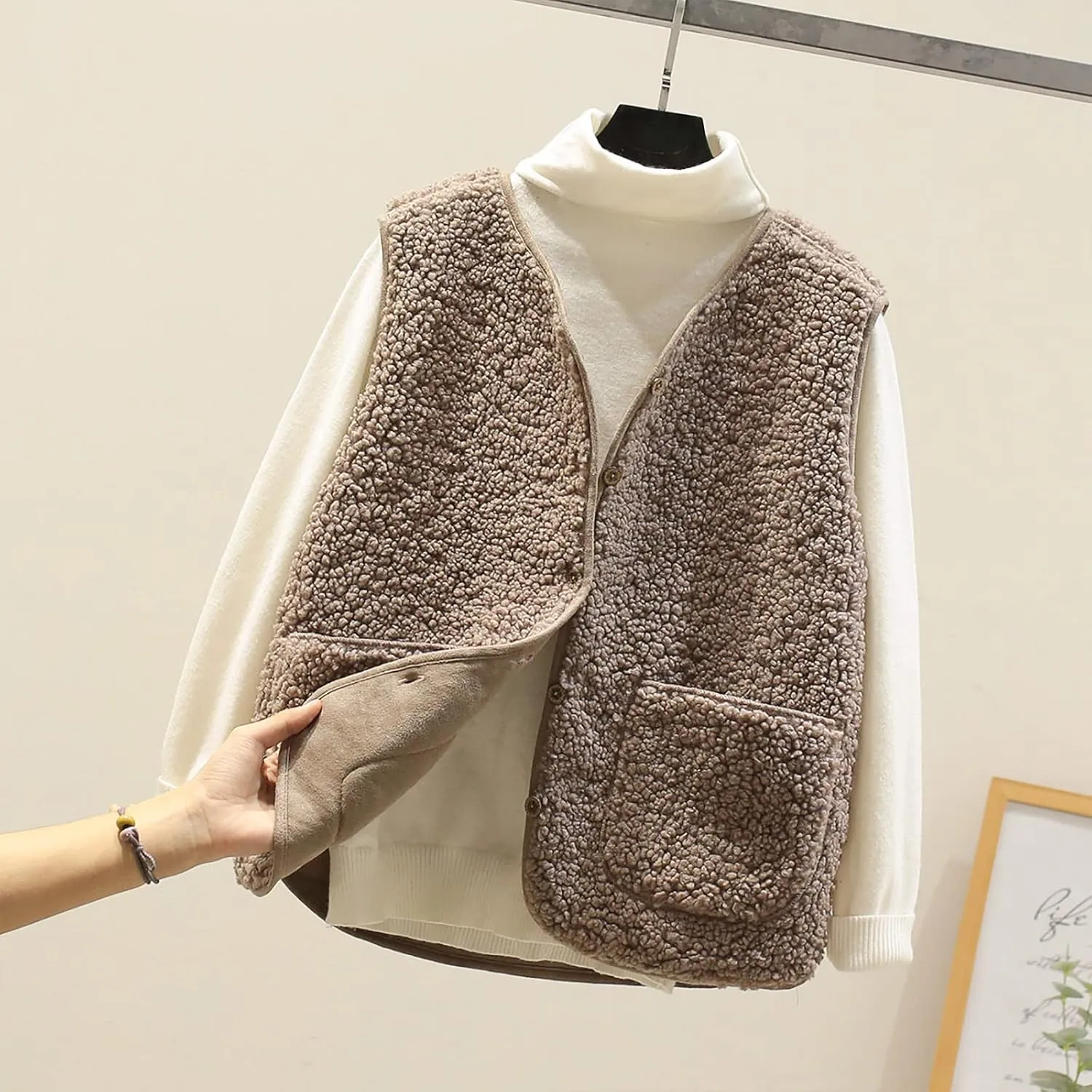 tuduoms Womens Sherpa Vest Casual Warm Fuzzy Faux Shearling Vest Sleeveless Fleece Jacket Pockets Teddy Coat Gilet for Winter