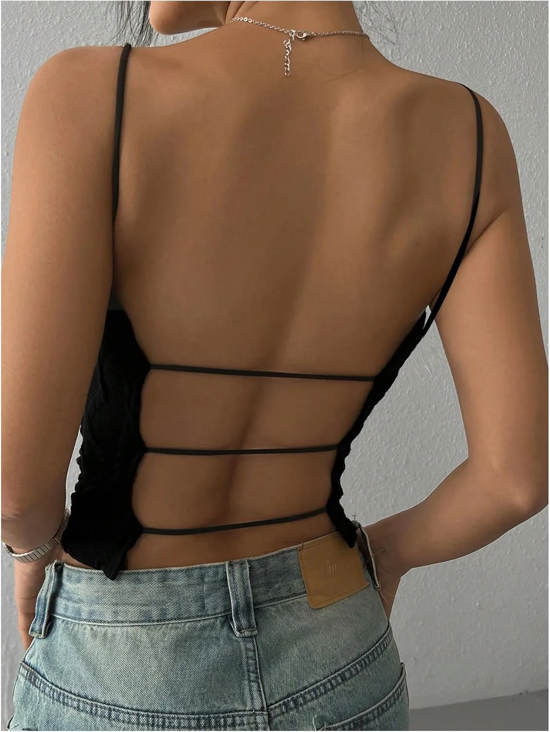 WDIRARA Women's Cut Out Backless Cami Top Sexy Spaghetti Strap Textured Camisole Crop Top